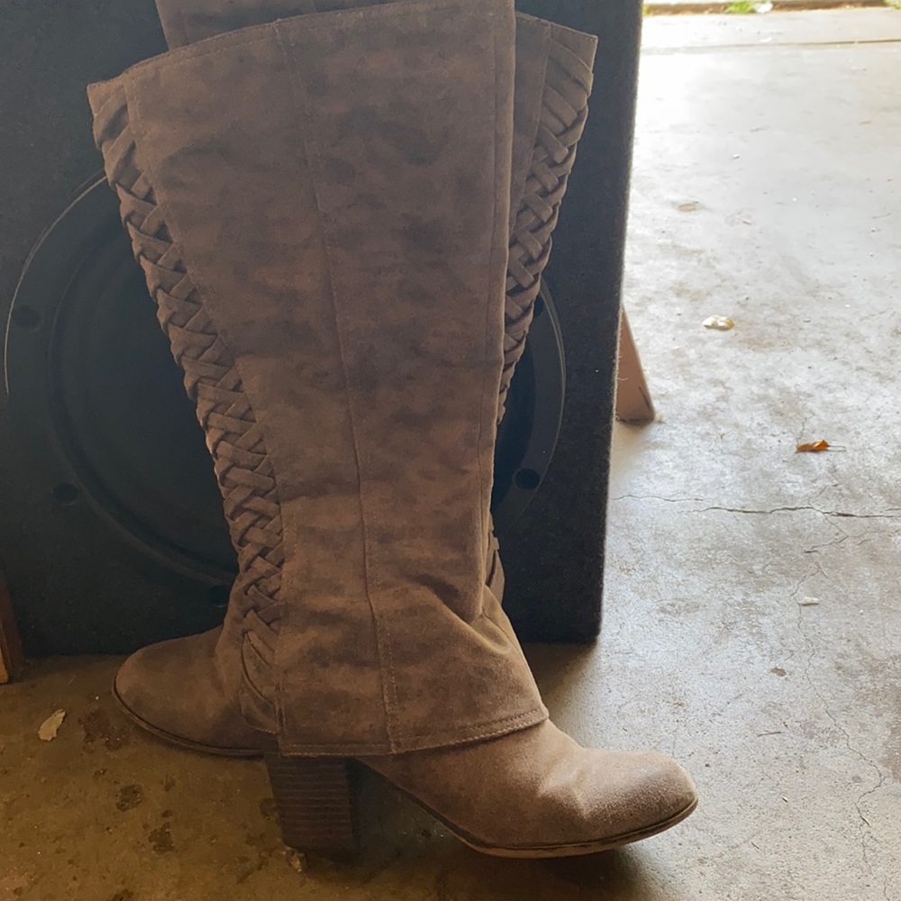 Fergalicious boots.